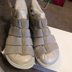 Brand new Clarks cloud stepper sandals size  8.5